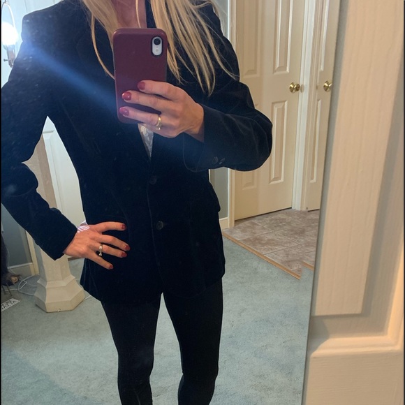 VTG classic black velvet blazer w/pocket detail - Picture 7 of 8